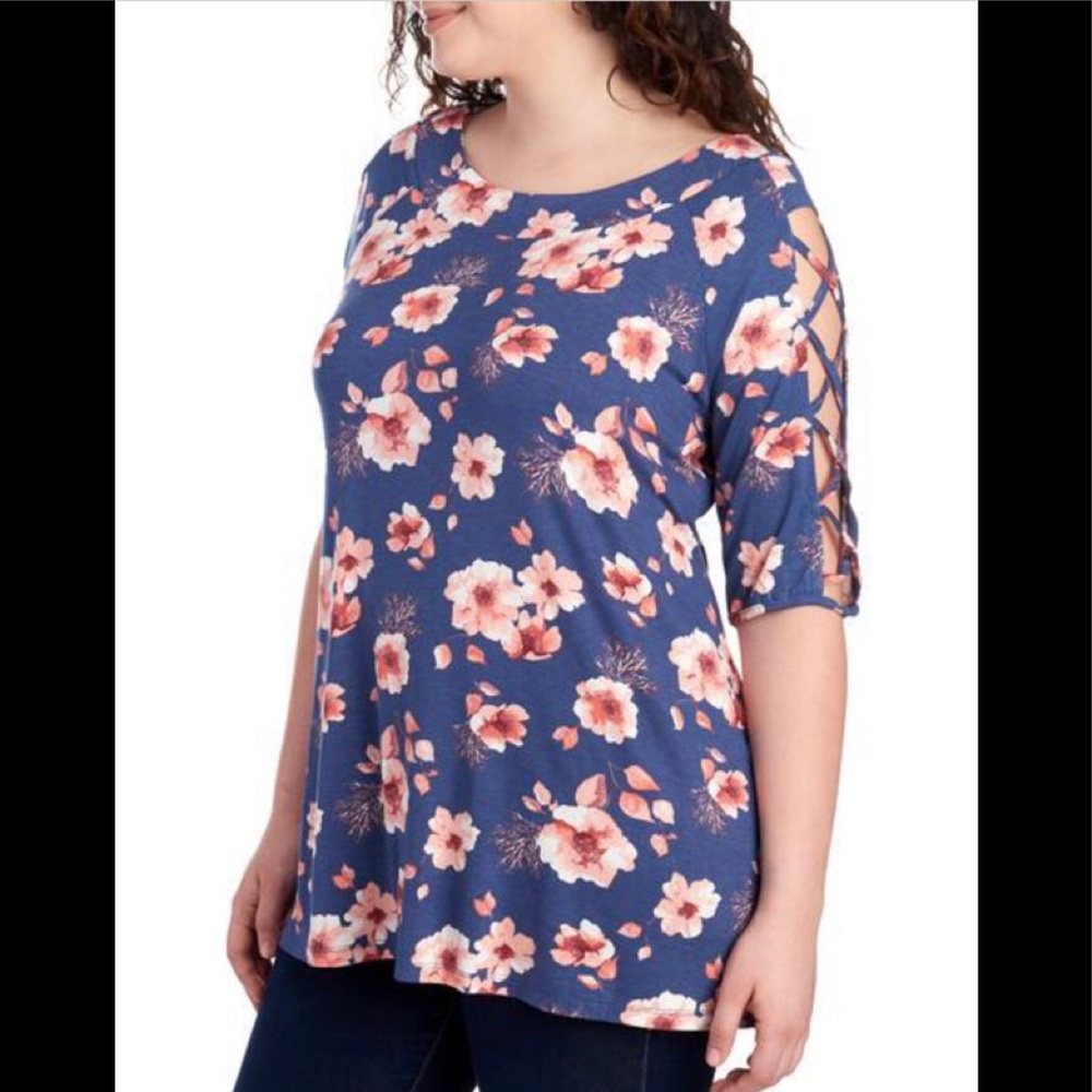 Women's Plus Size Floral Cage Sleeve Top